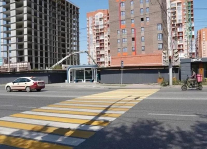 В Астрахани до конца недели обезопасят дороги перед школами и детсадами