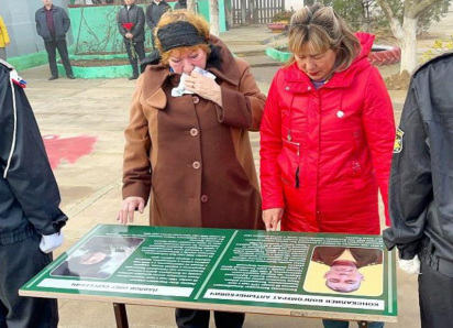 В селе под Астраханью открыли парту в честь двух героев