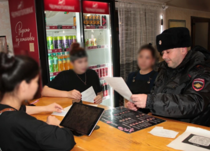 В астраханских общежитиях и точках общепита выявили 206 миграционных нарушений