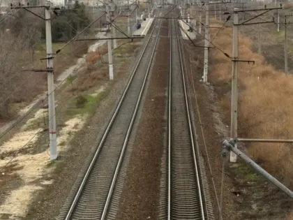 Астраханец на электросамокате столкнулся с поездом в Санкт-Петербурге и погиб