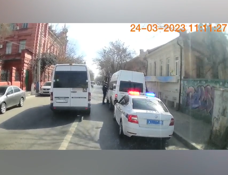 Астраханец заснял короткую погоню автоинспекторов за маршрутным такси