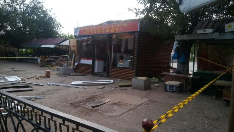 В Трусовском районе Астрахани взорвался торговый ларёк с мясными деликатесами