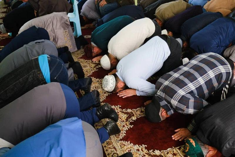 В мусульманской мечети помолились за мир и здравие астраханцев-участников СВО