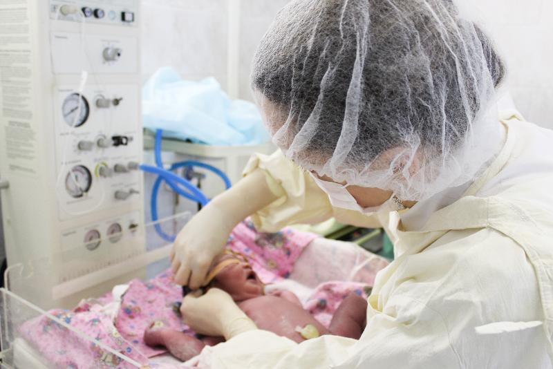 Астраханские врачи спасли жизнь матери, рожавшей с предлежанием плаценты в шестой раз