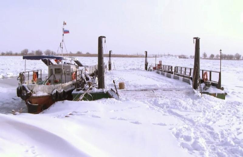 В Икрянинском районе Астраханской области из-за ледохода не работают паромные переправы