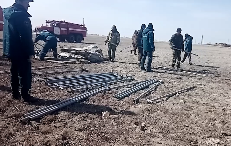 В Астраханскую область прибыли спасатели от МЧС России на защиту села Блиново