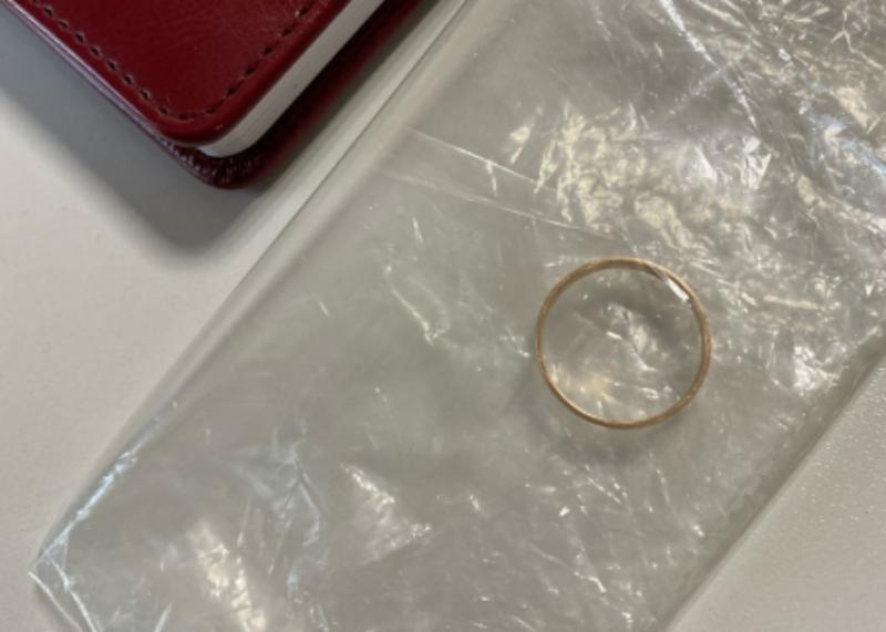Астраханец похитил у отца золотое обручальное кольцо и сдал в ломбард