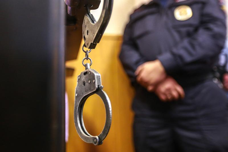 Астраханского полицейского будут судить за вымогательство 30 тысяч рублей