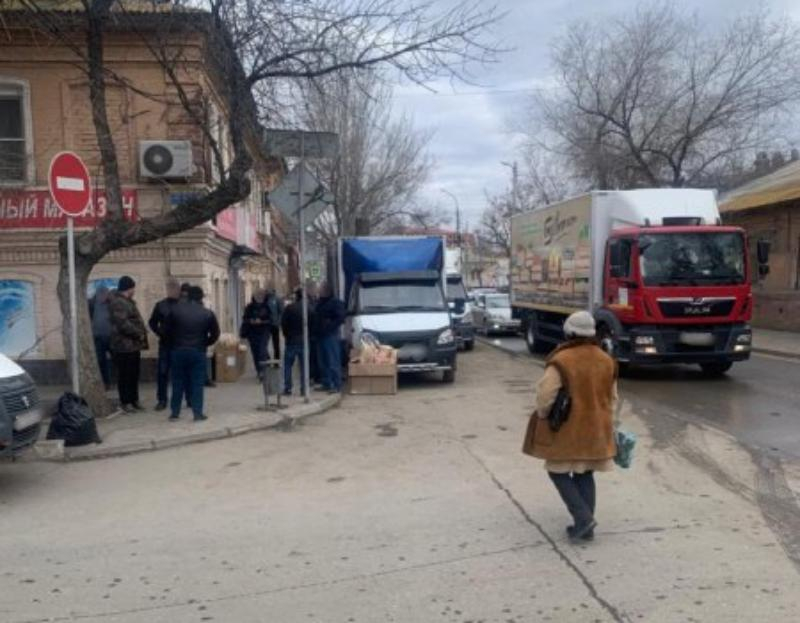 В Астрахани полицейские ловили нелегальных торговцев на Больших Исадах