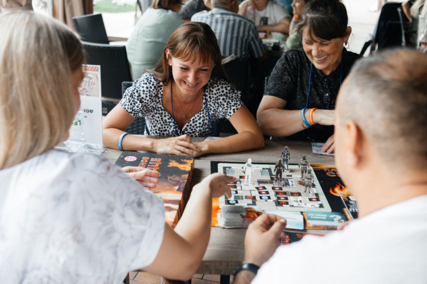 В Астрахани создали уникальную игру, она помогает спасать и выживать