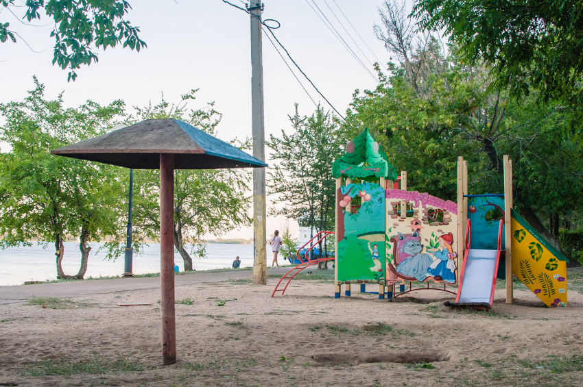 В Астрахани парк на набережной благоустроят до конца октября 