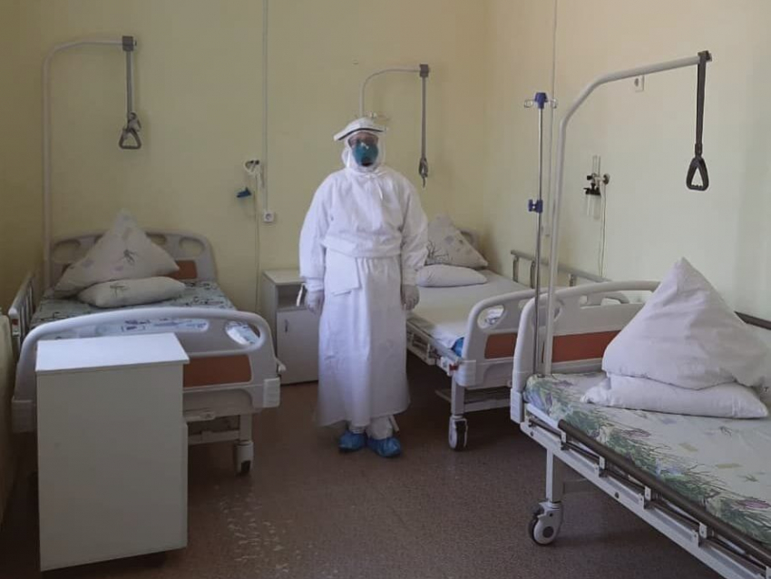 7 семейных очагов заражения: в Астраханской области переполнен ковидный госпиталь