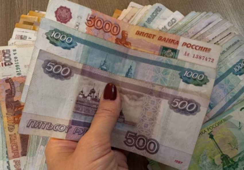 Астраханка присвоила часть денег, выделенных на похороны участника СВО