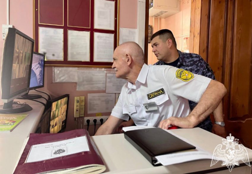 Росгвардия проверила астраханские школы перед новым учебным годом