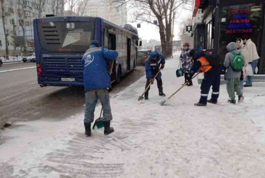 Астраханцы пожаловались на плохую уборку снега в городскую администрацию