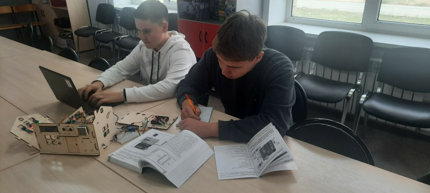 Девятиклассники из Астрахани проектируют умный дом для сельской местности