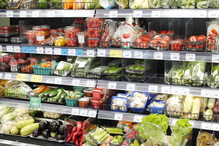 Удивил зеленый: в Астраханской области ряд продуктов подешевел