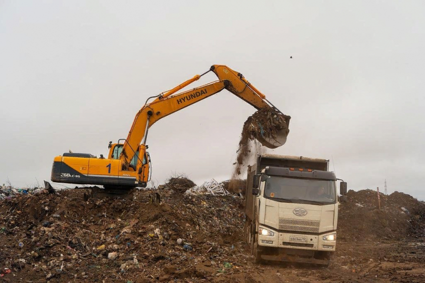 С ахтубинской свалки в Астраханской области вывезли 30 процентов мусора