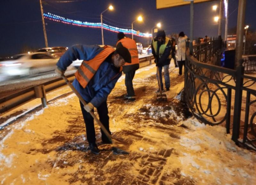 Коммунальщики вывезли с астраханских улиц около 30 тонн снега