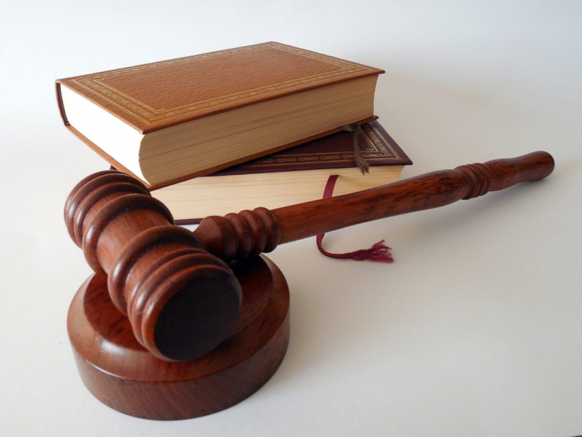 В Астрахани начальник управления имуществом и земельными ресурсами Лиманского района отправилась под суд