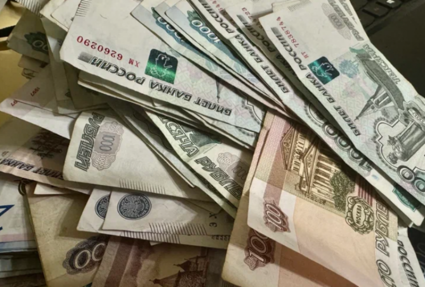 В Астрахани подросток залез в мобильный банк знакомого и перевел деньги друзьям