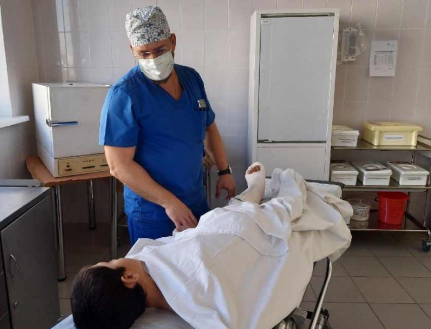 Астраханские врачи спасли мальчика после падения с чердака