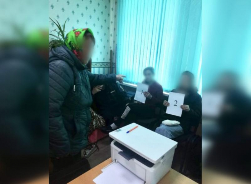 В Астрахани волгоградка помогла мошенникам обокрасть троих пенсионерок