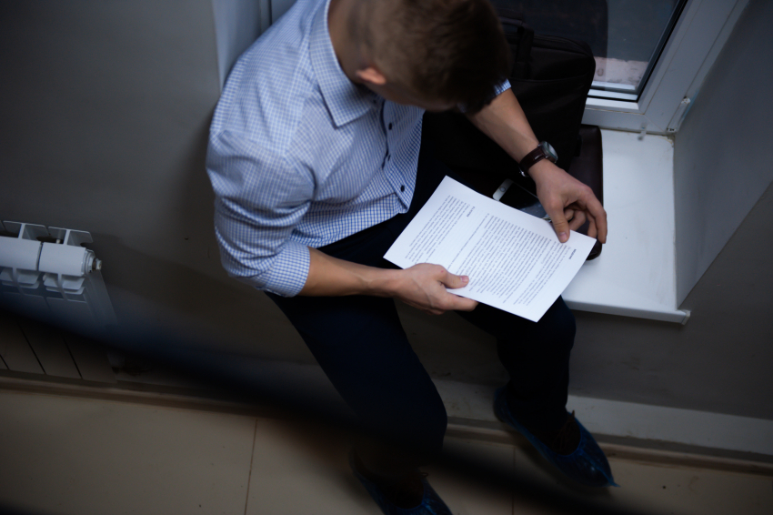 Сотрудника астраханского СИЗО, утащившего тайну домой, понизили в должности 