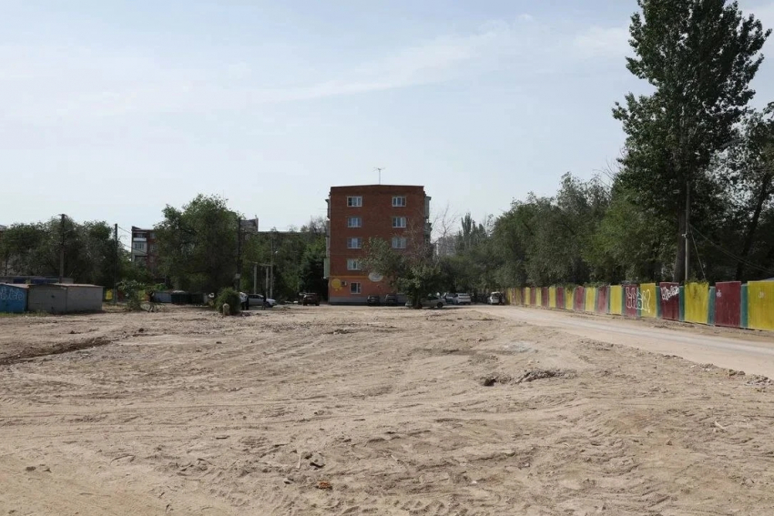 В Астрахани демонтировали жилой дом, в котором обрушился один из подъездов