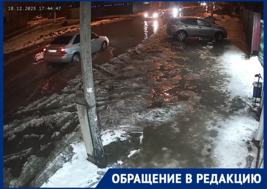 Микрорайон Бабаевского заливает огромная лужа