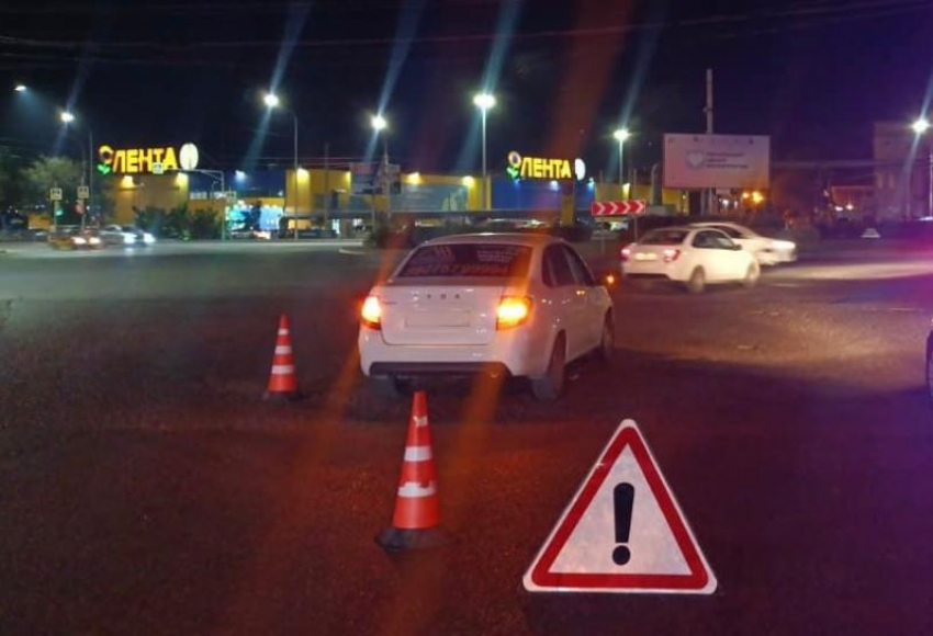 В Астрахани на Яблочкова сбили двух детей на самокате