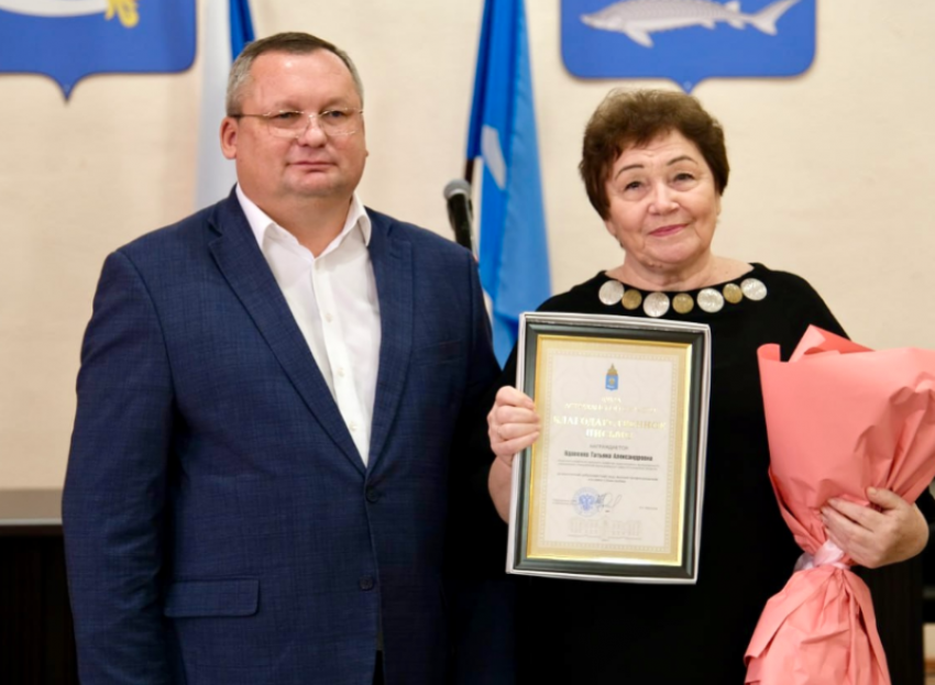 Игорь Мартынов наградил лучших работников агропрома Камызякского района