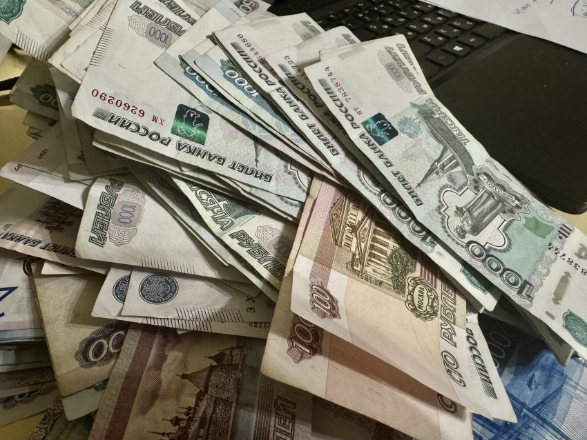 В Астрахани сын предпринимателя отдал из сейфа все золото и деньги на миллионы рублей