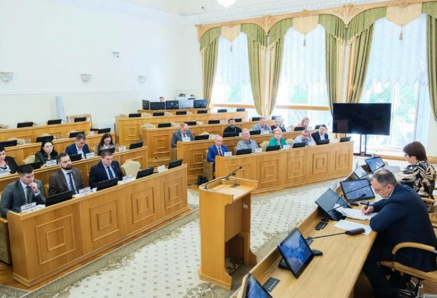 В астраханском правительстве обсудили социальную поддержку участников СВО