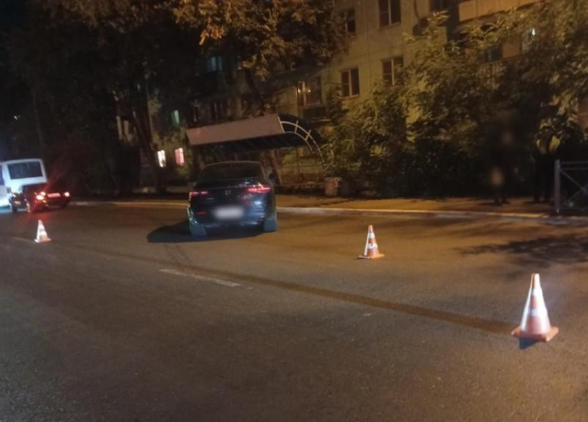 В Астрахани сбили 15-летнего подростка: он переходил дорогу на красный