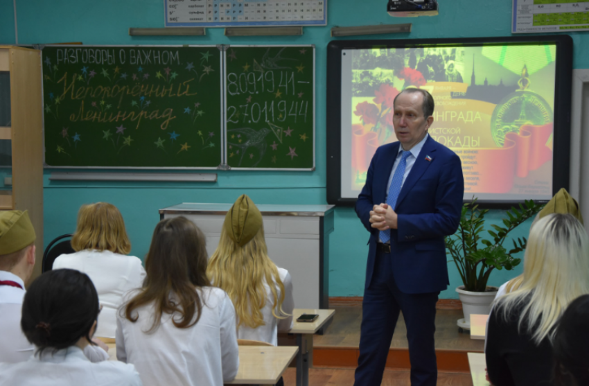 Игорь Седов рассказал астраханским школьникам о блокаде Ленинграда