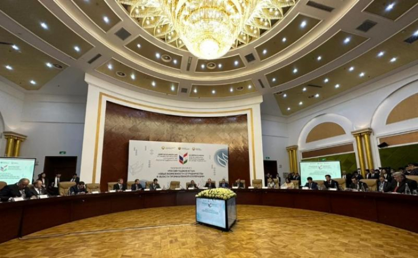 Спикер астраханской облдумы Игорь Мартынов участвует в конференции по межрегиональному российско-таджикскому сотрудничеству
