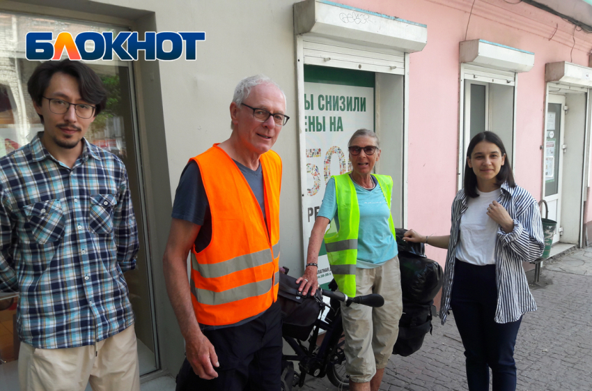 Путешественники-пенсионеры из Германии приехали в Астрахань на велосипедах