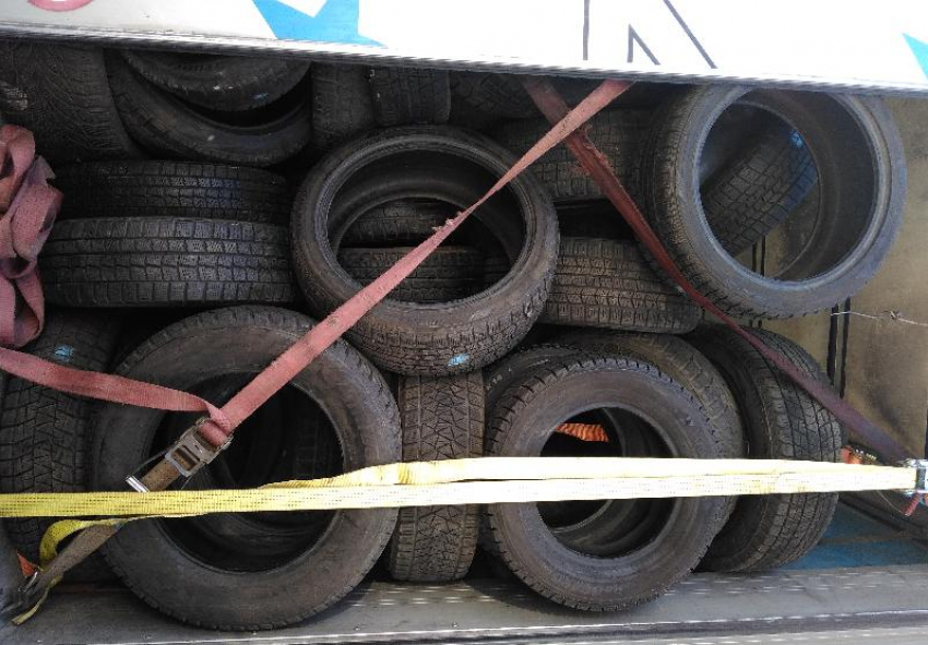 Астраханская таможня пресекла ввоз экологически опасных шин в Россию