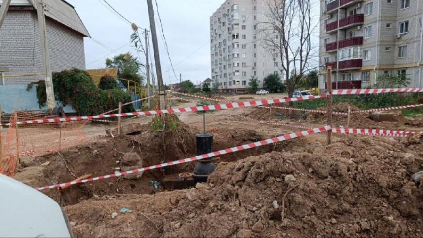 В Астрахани после обращения местного жителя огородят водопроводную траншею