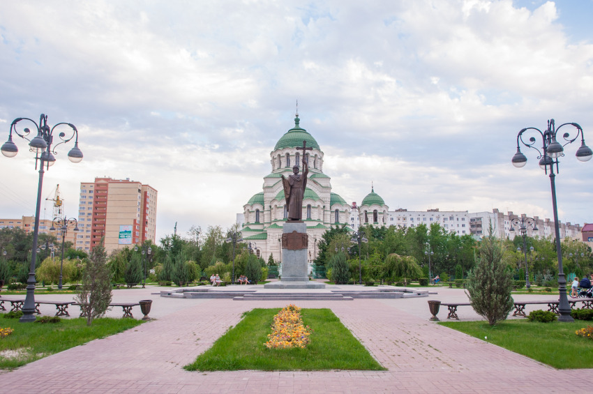 В Астрахани проезд на одной из центральных улиц закроют на месяц 