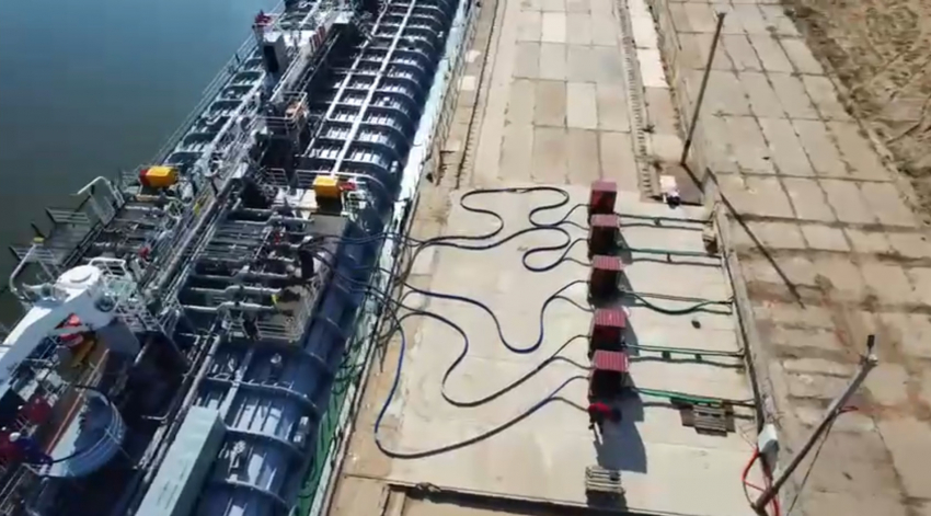 В Астраханской области в частном порту строят зерновой склад и парк для хранения масел