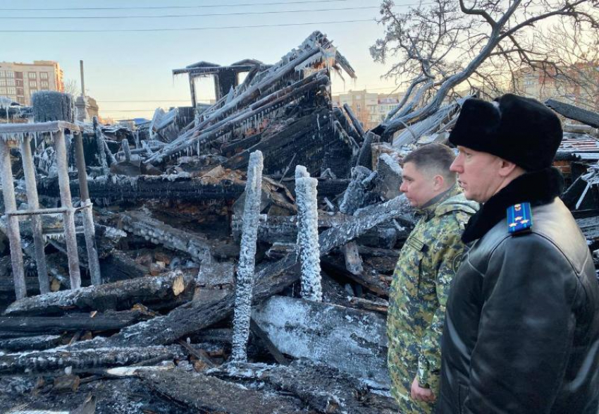 В Астрахани устанавливают причину пожара, унесшего жизни трех человек