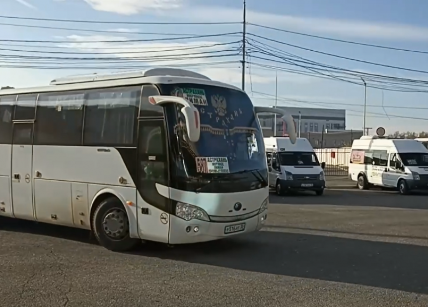 В транспортном застое под Астраханью обвинили предпринимательницу и ее мужа