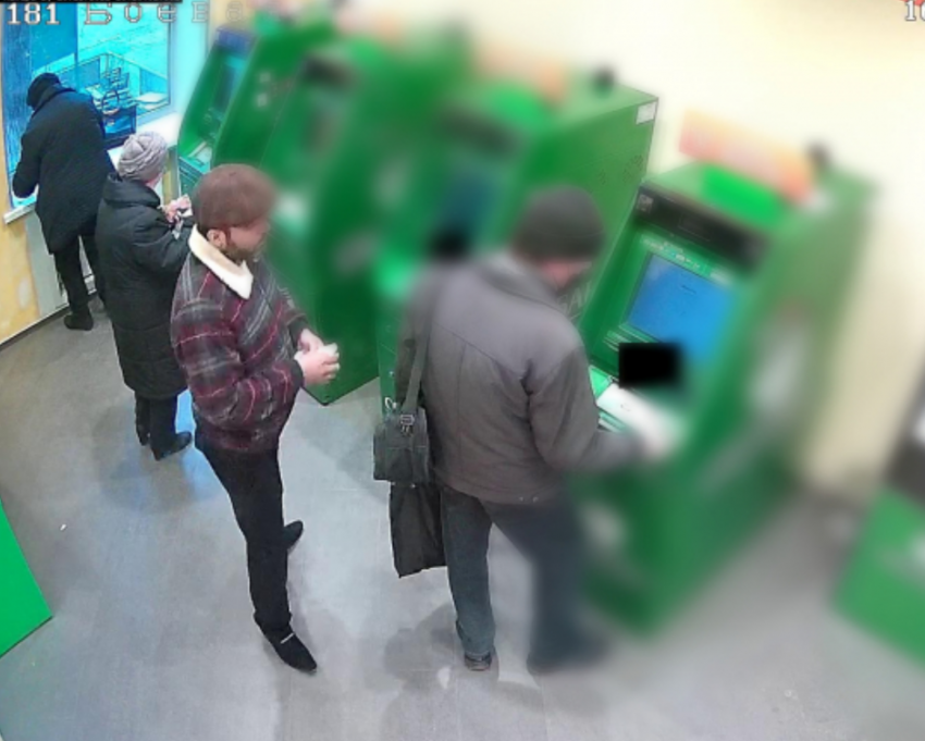 Астраханская полиция разыскивает мужчину за кражу в отделении банка