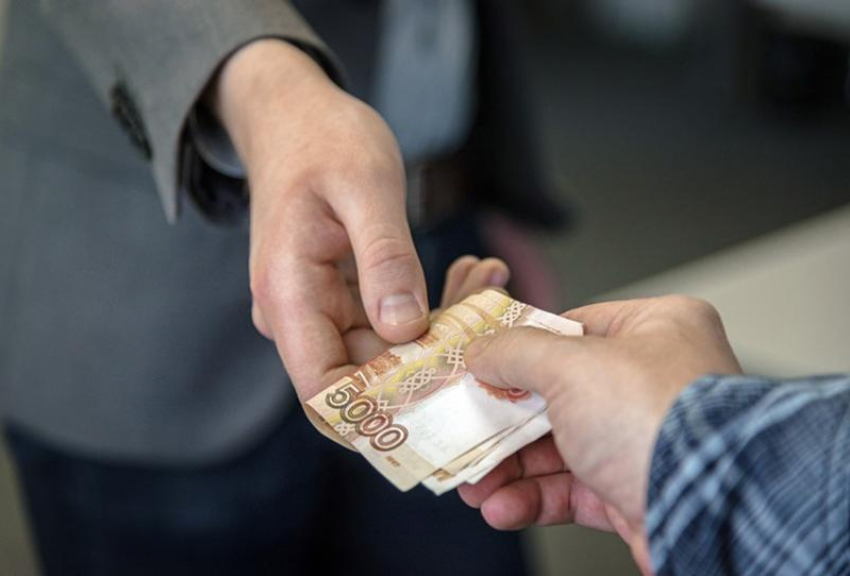 Астраханец пообещал отменить уголовное дело на знакомого за 600 тысяч рублей