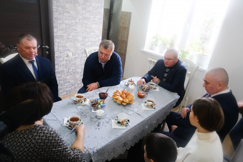 Бабушкин побывал в гостях у семьи мобилизованного из Черноярского района
