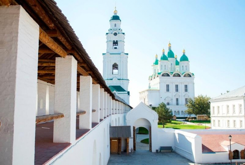 Астраханцам продлили сезон бесплатных пешеходных экскурсий