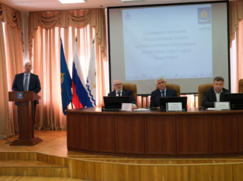 В Астрахани высадят компактные деревья: они не повредят городской инфраструктуре