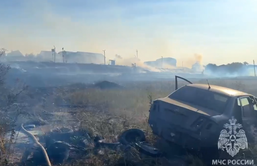 В Кировском районе Астрахани 23 огнеборца тушили крупный пожар